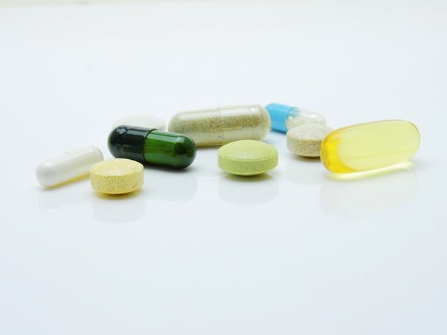 Entenda as diferenças entre a suplementação dos atletas e aqueles produtos que encontra na farmácia