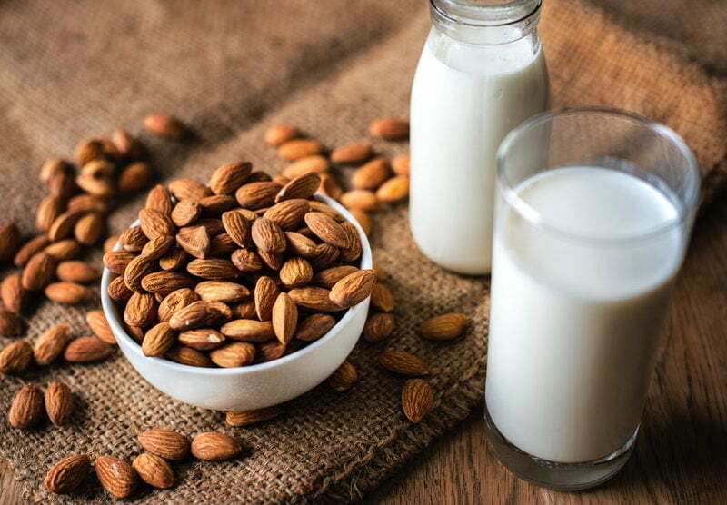Leite vegetal x leite animal: Conheça os benefícios para a saúde