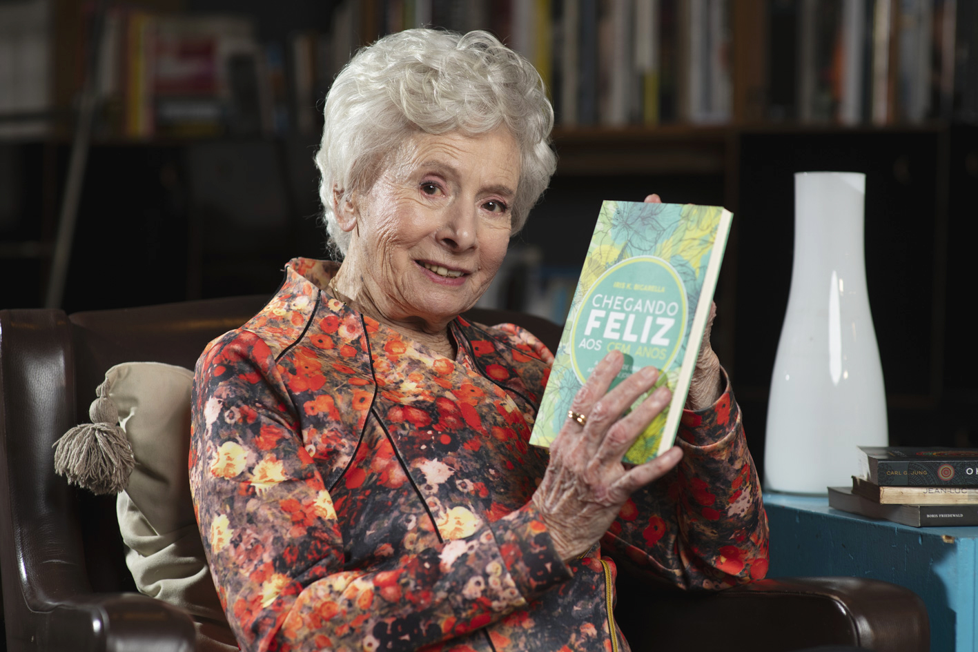 Aos 100 anos, escritora faz sucesso com livro que ensina a envelhecer bem
