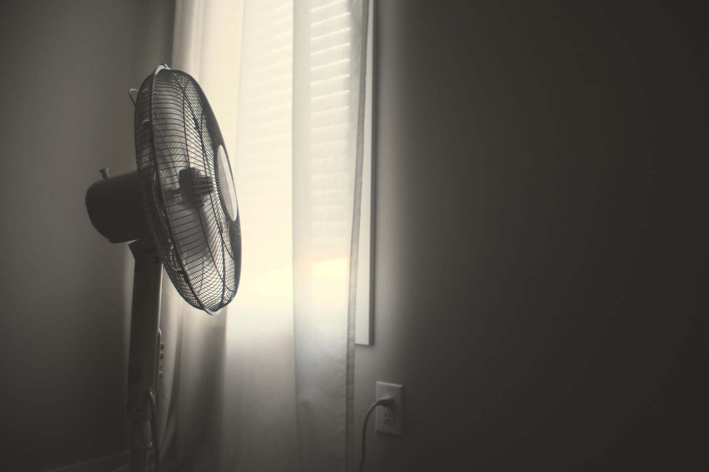 Dormir com ventilador ligado pode desenvolver doenças, alerta especialista